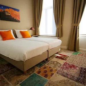 Bed & Breakfast Hooome
